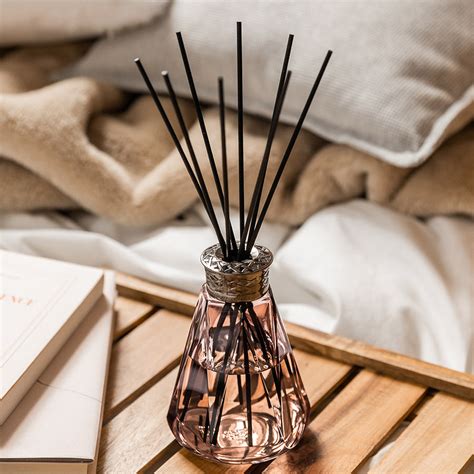 Comment utiliser un diffuseur de parfum avec bâtonnets .